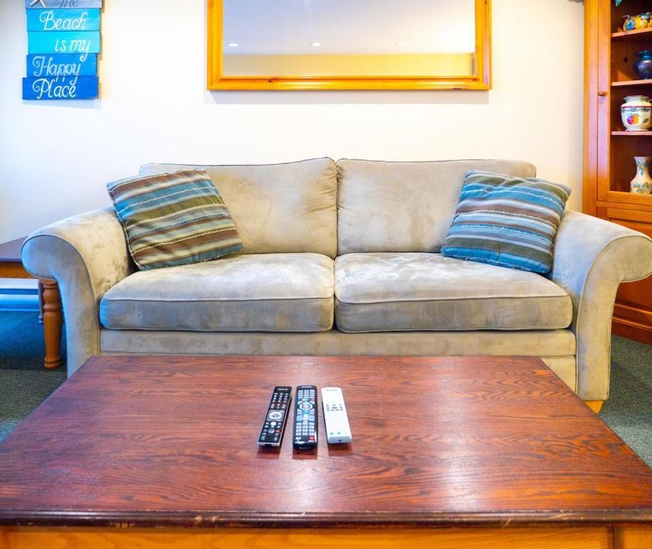 Apartamento Waterfront View Of The Inlet, Short Walk To Town Tofino Exterior foto