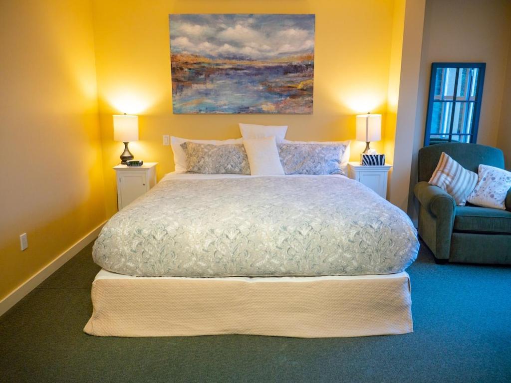 Apartamento Waterfront View Of The Inlet, Short Walk To Town Tofino Exterior foto