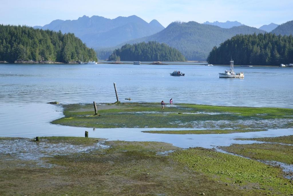 Apartamento Waterfront View Of The Inlet, Short Walk To Town Tofino Exterior foto