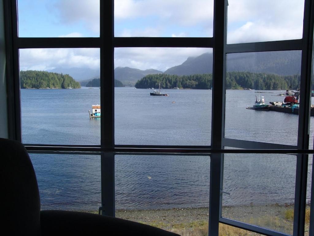 Apartamento Waterfront View Of The Inlet, Short Walk To Town Tofino Exterior foto